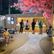 บรรยากาศ BLACKBEACH อาหารตามสั่ง แซลม่อนสด ของทานเล่น ตลาดเฟิร์สวันตลาดพลู