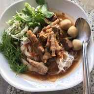 นายเจมส์ก๋วยเตี๋ยวเรืออยุธยา (ตั้งครกตำ ณ.อร่อยบางครก ) หมู่บ้าน เบญจทรัพย์ โครงการ1 ซ.6
