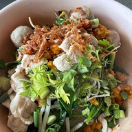 หนึ่งหก ก๋วยเตี๋ยวหมู,เนื้อ,ไก่,ก๋วยจั๊บญวน,ส้มตำ