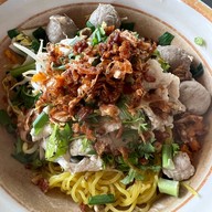หนึ่งหก ก๋วยเตี๋ยวหมู,เนื้อ,ไก่,ก๋วยจั๊บญวน,ส้มตำ