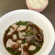 เอ๋ เกาเหลาหมูตุ๋น