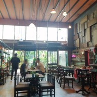 บรรยากาศ Madam Pahtehh 2515 หมากแข้ง