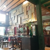 บรรยากาศ Madam Pahtehh 2515 หมากแข้ง