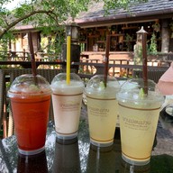 บ้านม่อนม่วน