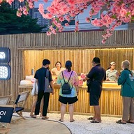 BLACKBEACH อาหารตามสั่ง แซลม่อนสด ของทานเล่น ตลาดเฟิร์สวันตลาดพลู