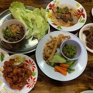 ร้านไส้อั่วแม่นิ่ม
