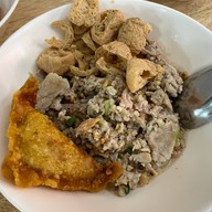 เมนูของร้าน ก๋วยเตี๋ยวตรอกโรงหมู ซอยสุกร