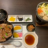 เมนูของร้าน Tokachi Butadon Ippin (十勝豚丼いっぴん ステラプレイス) Stellar Place Sapporo Station
