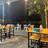ร้านข้าวต้มปลาชลบุรี