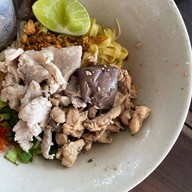 เมนูของร้าน ก๋วยเตี๋ยวนายเท้า