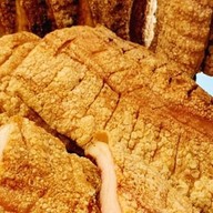 หมูกรอบตู้