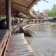 บรรยากาศ กินแฟ ดูฟาย
