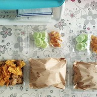 เมนูของร้าน เอสคอฟฟี่ + ตำนานลูกชิ้นทอดจอมยุทธ ซอยสุขสวัสดิ์