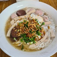 เมนูของร้าน คุณอ๋อ ก๋วยจั๊บญวน เส้นสด ศิริราช