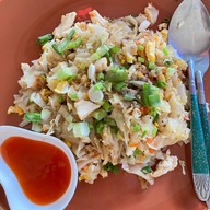 ตามสั่งน้าสาว (ตรงข้ามซอย 9 )