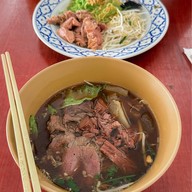 เมนูของร้าน เนื้อตุ๋นรสเยี่ยม