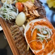 Beirut Lebanese Restaurant พร้อมพงษ์