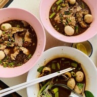ก๋วยเตี๋ยวเรือเจ๊ต้อย ประชานิเวศน์ 3