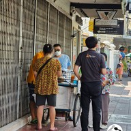 หน้าร้าน ซ้ง กุยช่าย ถนนพระสุเมรุ