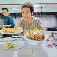 ร้านอาหารริมแก่ง
