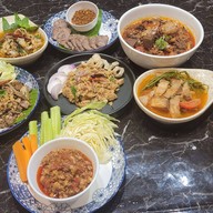 จบที่ยำ x เต็มขันโตก น้ำเงี้ยว ข้าวซอย อาหารเหนือ บางบัวทอง