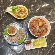จบที่ยำ x เต็มขันโตก น้ำเงี้ยว ข้าวซอย อาหารเหนือ บางบัวทอง