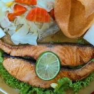 สเต๊ก สอาดยิม ลาดหญ้า