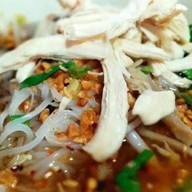 ก๋วยเตี๋ยวต้มยำไก่ฉีก โกลด์สน พัฒนาการ