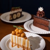 Gimme Gimme Cafe And Gallery เพชรเกษม