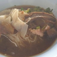 เมนูของร้าน ร้านก๋วยเตี๋ยวกำนันเปี๊ยก ปทุมสายใน