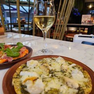 Pizza'Zi Fusion Pizza and Wine Bar