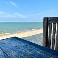 นั่งเล่น at บ่อนนท์