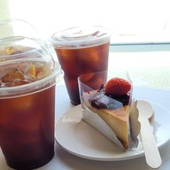 lot no.8 cafe & pastry .