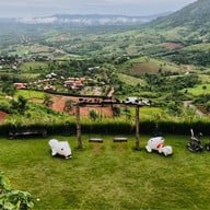 At Tree Resort & Restaurant