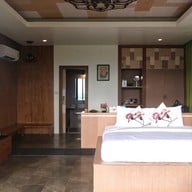 At Tree Resort & Restaurant