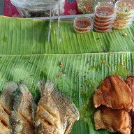 ข้าวปลาแกะ & ยำปลา