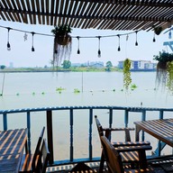 Captain Hook Riverfront Restaurant (กับตันฮุค เดอะริเวอร์ฟร้อนท์)