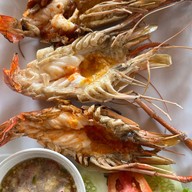หัวพาน ซีฟู้ด สิชล โดยแพปลาทะเลใจ สิชล วัดสุชน วัดเจดีย์ เขาพลายดำ