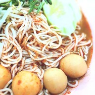 เมนูของร้าน ขนมจีนแม่สมบุญ ตลาดเอี่ยมเจริญ (มีข้าวแกงและกับข้าวด้วยนะจ๊ะ)