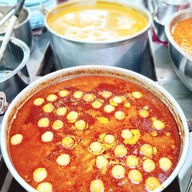 เมนูของร้าน ขนมจีนแม่สมบุญ ตลาดเอี่ยมเจริญ (มีข้าวแกงและกับข้าวด้วยนะจ๊ะ)