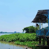 Captain Hook Riverfront Restaurant (กับตันฮุค เดอะริเวอร์ฟร้อนท์)