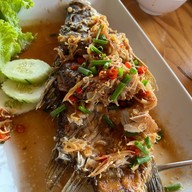 หัวพาน ซีฟู้ด สิชล โดยแพปลาทะเลใจ สิชล วัดสุชน วัดเจดีย์ เขาพลายดำ