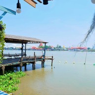 Captain Hook Riverfront Restaurant (กับตันฮุค เดอะริเวอร์ฟร้อนท์)