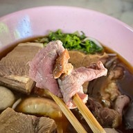 เมนูของร้าน ก๋วยเตี๋ยวเนื้อบิ๊กสุราชวัตร Bigsu beef noodle 陈牛肉面-曼谷 ราชวัตร