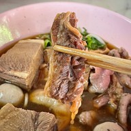 เมนูของร้าน ก๋วยเตี๋ยวเนื้อบิ๊กสุราชวัตร Bigsu beef noodle 陈牛肉面-曼谷 ราชวัตร