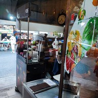 หน้าร้าน Warm Up Coffee