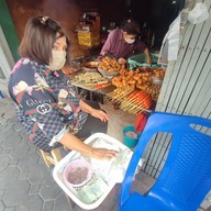 หน้าร้าน ลูกชิ้นปิ้งป้าแขกตลาดใต้ พิษณุโลก