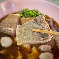 เมนูของร้าน ก๋วยเตี๋ยวเนื้อบิ๊กสุราชวัตร Bigsu beef noodle 陈牛肉面-曼谷 ราชวัตร