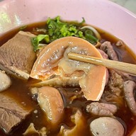 เมนูของร้าน ก๋วยเตี๋ยวเนื้อบิ๊กสุราชวัตร Bigsu beef noodle 陈牛肉面-曼谷 ราชวัตร