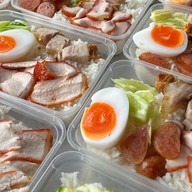 ข้าวหมูแดงหมูกรอบราชบุรี